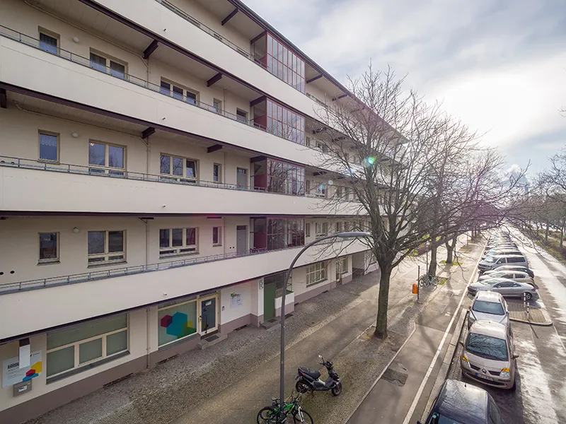 Helle 1,5-Zimmer-Wohnung mit Balkon und Tageslichtbad für Selbstrenovierer – provisionsfrei — photo 1